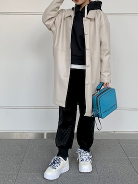 「ブラック×ホワイト」｜「アイテム（その他アウター）」を使った、Katieさん（レディース・155cm）の冬コーディネート