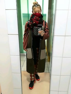 「チェックマフラー」｜「アイテム（その他アウター）」を使った、稲妻アスリートさん（レディース・165cm）の冬コーディネート