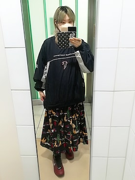 「ナイキスニーカー」｜「アイテム（ナイロンジャケット）」を使った、稲妻アスリートさん（レディース・165cm）の春コーディネート