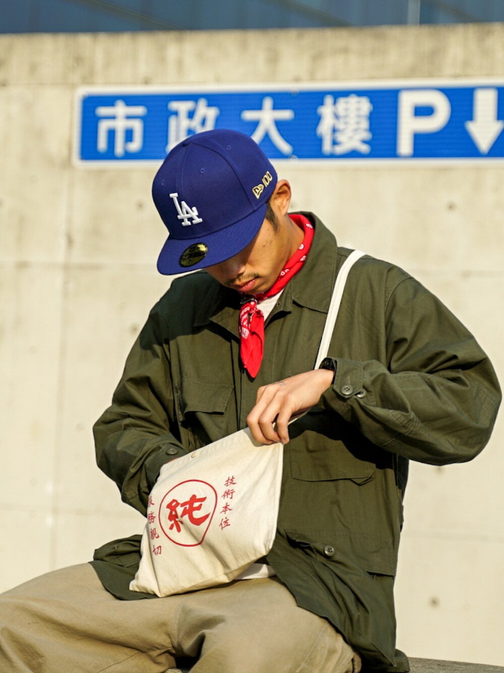「NEW ERAのアイテム（キャップ、ブルー系）」を使った、dannyfreshさん（メンズ・175cm）の秋コーディネートの1枚目の写真