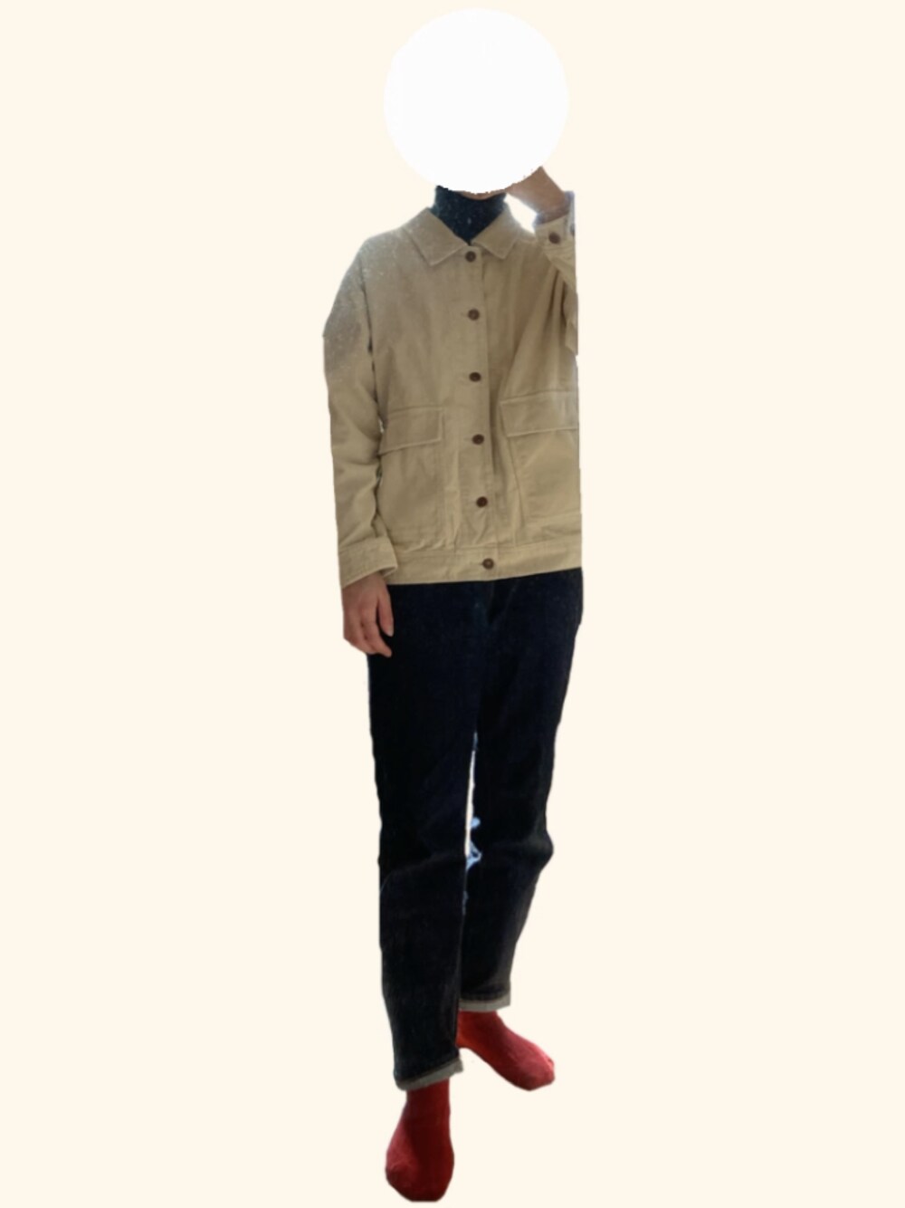 「無印良品、ユニクロ、UNIQLO、CRAFT STANDARD BOUTIQUE、靴下屋、タートルネック、コーデュロイ、コーデュロイジャケット、赤ソックス、シンプル、シンプルコーデ、カジュアル、カジュアルコーデ」｜「UNIQLOのアイテム（デニムパンツ、ブルー系）」を使った、たみうゆさん（レディース・167cm）の冬コーディネートの1枚目の写真