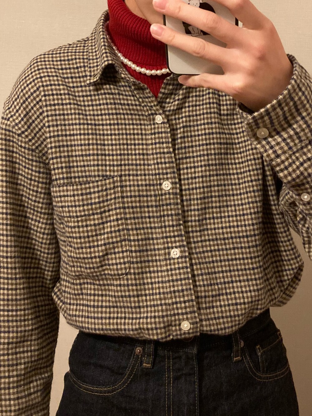 「UNIQLO、KOE、WHO’S WHO gallery、レトロ、FUDGE、パンツスタイル、タートルネック、パールネックレス、トラッド、トラッドスタイル」｜「koeのアイテム（シャツ/ブラウス、ブラウン系）」を使った、たみうゆさん（レディース・167cm）の冬コーディネートの1枚目の写真