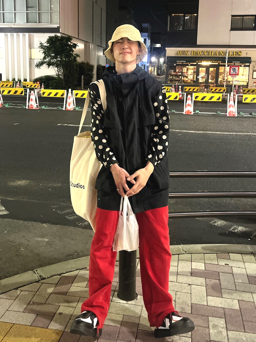 「レイヤードスタイル、休日コーデ、カジュアル、今日のコーデ、ＧＷ、シンプルコーデ、休日スタイル、スニーカーコーデ、シャツ、peaceminusone、NIKE、ナイキ」｜「NIKEのNIKE ナイキ DUNK LOW RETRO ダンク LOW レトロ MDD1391 100WHT/BLK（スニーカー、ブラック系）」を使った、bun927bunさん（メンズ・180cm）の春コーディネートの1枚目の写真