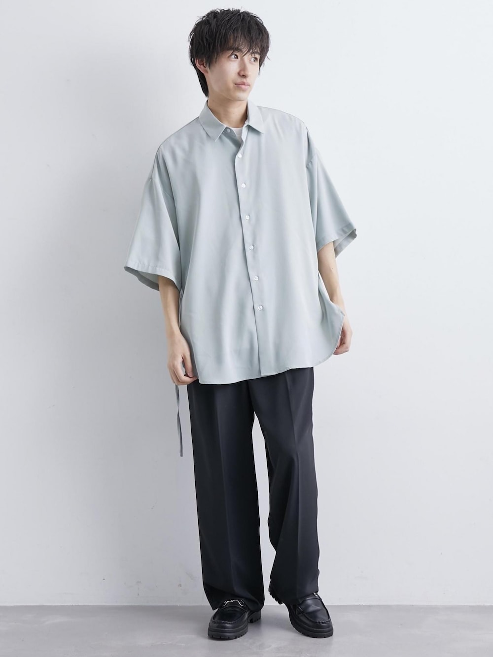 「JUNRed、シャツ、ワイドパンツ」｜「JUNREDのコマンドソールビットローファー（ローファー、ブラック系）」を使った、Junyaさん（メンズ・175cm）の夏コーディネートの1枚目の写真