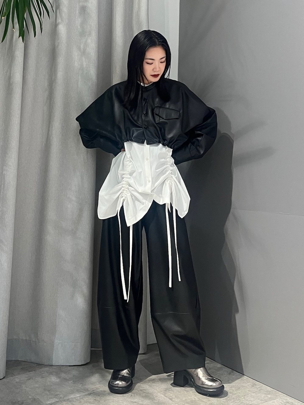 FAKE LEATHER COCOON PT / フェイクレザーコクーンパンツを使った人気