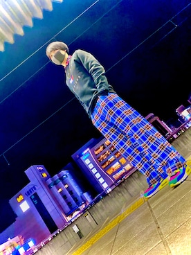 「TOMMY HILFIGER（トミーヒルフィガー）のアイテム（スウェット）」を使った、ウーロンさん（メンズ・174cm）の春コーディネート