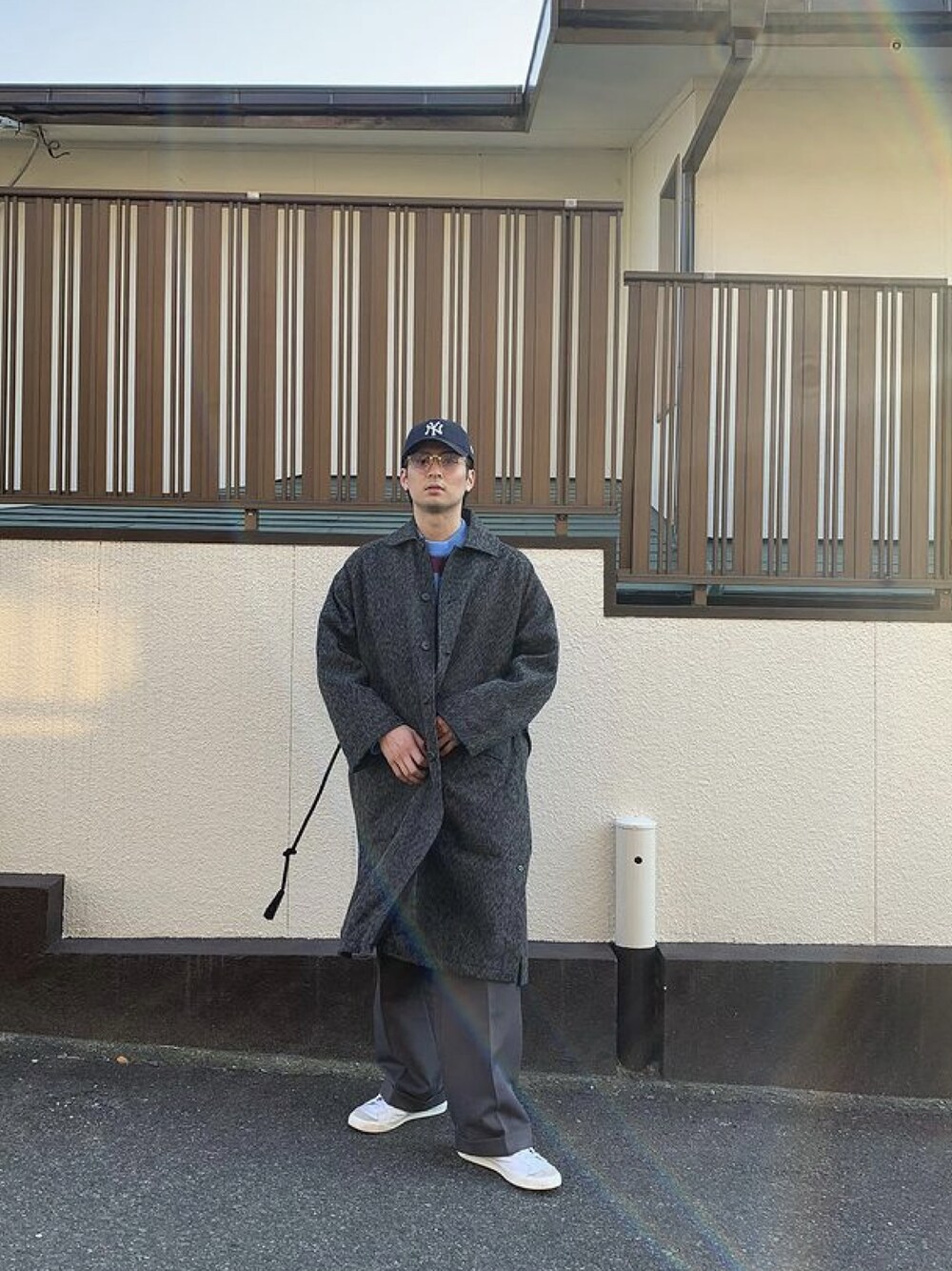 「メガネ男子、大学生、ビッグシルエット、重ね着、冬コーデ、NIKE、あったかコーデ、モード、ワントーンコーデ、あったか」｜「NIKEのアイテム（スニーカー、ホワイト系）」を使った、ryutyan0823さん（メンズ・176cm）の冬コーディネートの1枚目の写真
