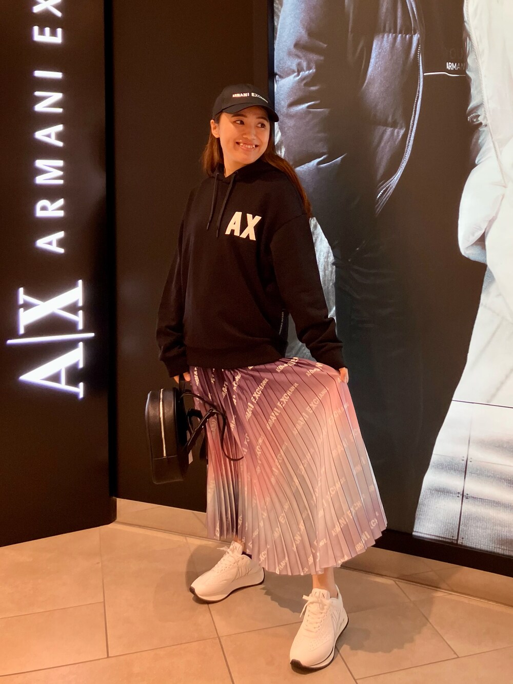 「シンプルコーデ、オーバーサイズ、armaniexchange、アルマーニエクスチェンジ、オトナカジュアル、カジュアルコーデ」｜「ARMANI EXCHANGEのアイテム（キャップ、ブラック系）」を使った、EWさん（レディース・158cm）の冬コーディネートの1枚目の写真