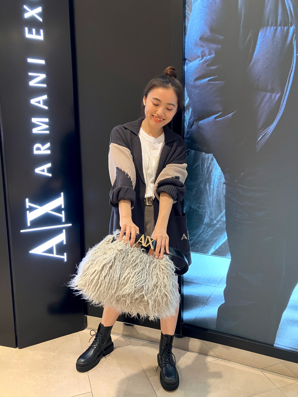 「カジュアルコーデ、armaniexchange、AXchanger、アルマーニエクスチェンジ、秋服準備はじめました、大人コーデ、おしゃれさんと繋がりたい、秋カラー、ボリューム袖、ショートブーツ、ニットコーデ、秋コーデ、秋色」｜「ARMANI EXCHANGEの【A|X アルマーニ エクスチェンジ】カラーブロック　ニットガウンカーディガン（カーディガン/ボレロ、ブラウン系）」を使った、EWさん（レディース・159cm）の秋コーディネートの1枚目の写真