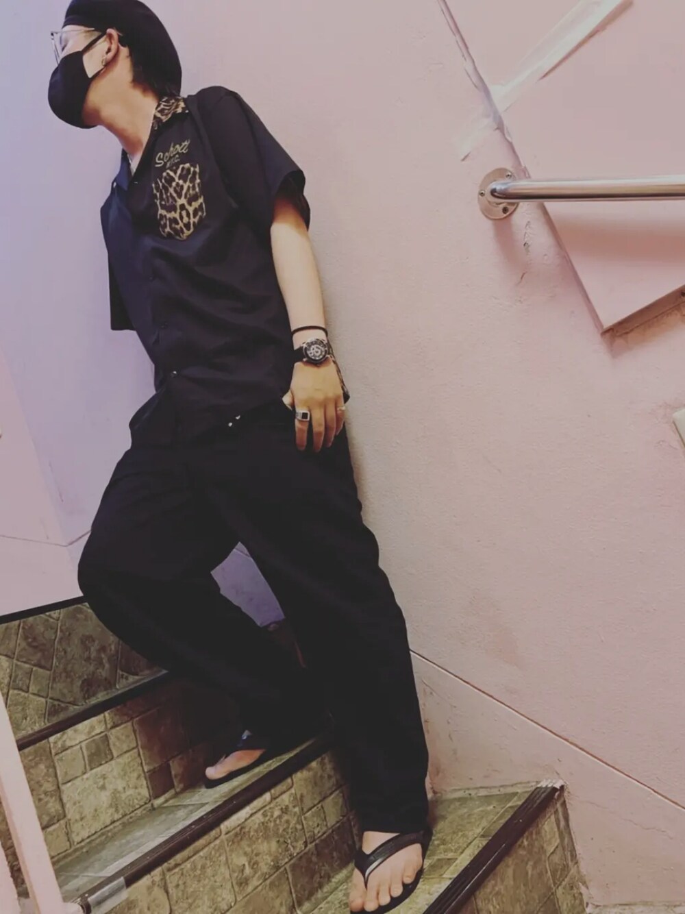 「夏、メンズコーデ、アニマル柄、レオパード、SCHOTT」｜「schottのANIMAL PRINT COMBI SHIRT/アニマルプリント コンビシャツ（シャツ/ブラウス、ブラック系）」を使った、Ryo  Kuramochiさん（メンズ・172cm）の夏コーディネートの1枚目の写真