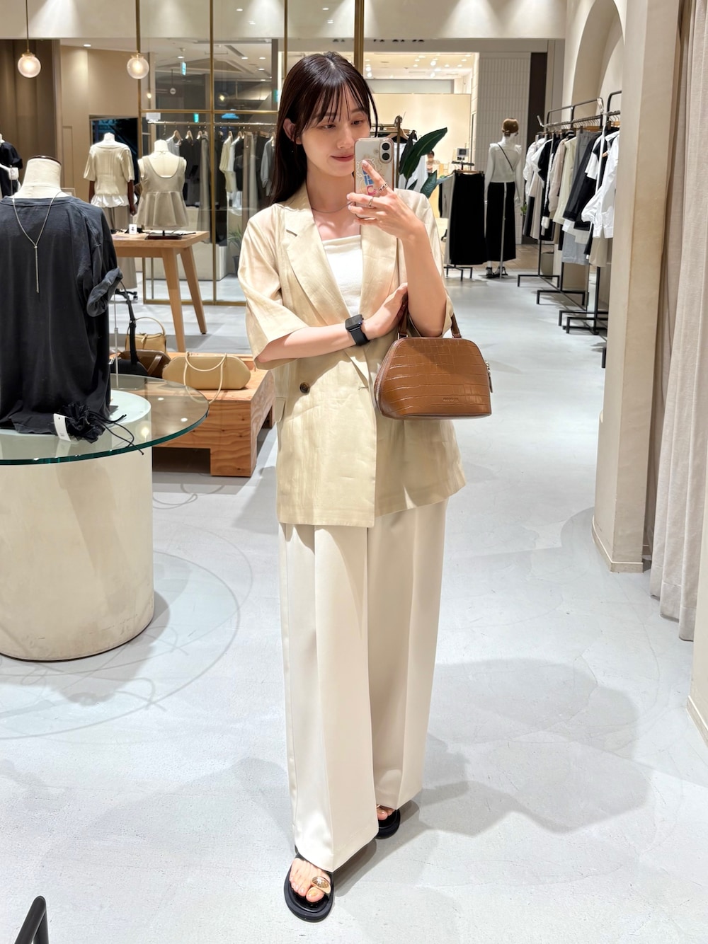 CAPRICIEUX LE'MAGE シアー半袖ジャケット ベージュ 夏の羽織りに◎】シアー半袖ジャケットを使った人気ファッション