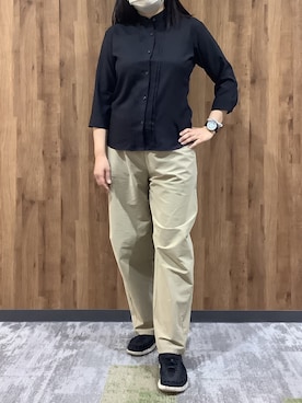 「TOKYO SHIRTS（トウキョウシャツ）の【吸水速乾】【COFREX】スタンド タック ブラウス 七分袖 レディースデザインシャツ（シャツ/ブラウス、ブラック系）」を使った、SHIRTS PLAZA 札幌マルヤマクラス店さん（レディース・162cm）の春コーディネート