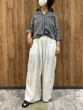 「TOKYO SHIRTS（トウキョウシャツ）のカジュアルシャツ オーバーシャツ 長袖 レディース（シャツ/ブラウス、グレー系）」を使った、SHIRTS PLAZA 札幌マルヤマクラス店さん（レディース・150cm）の夏コーディネート