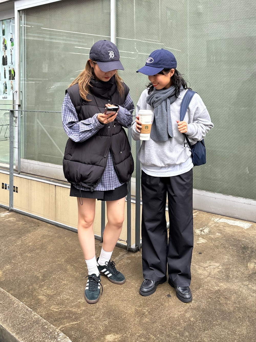 「ファッションを楽しもう、休日スタイル、おでかけコーデ、プチプラ、着回しコーデ、スウェット、ダウンベスト、ストリート」｜「COLONY 2139のエコダウンオーバーベスト（ダウンベスト、ブラック系）」を使った、LEIさん（レディース・156cm）の秋コーディネートの1枚目の写真