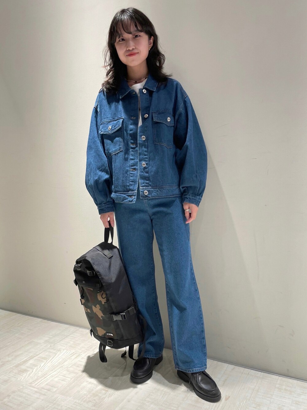 「セットアップ、デニム、Gジャン、デニムパンツ、バックパック、シンプル、おしゃれさんと繋がりたい、秋服準備はじめました、カジュアル」｜「KLEMANの【KLEMAN】チロリアンシューズ WOMEN（その他シューズ、ブラック系）」を使った、LEIさん（レディース・156cm）の秋コーディネートの1枚目の写真