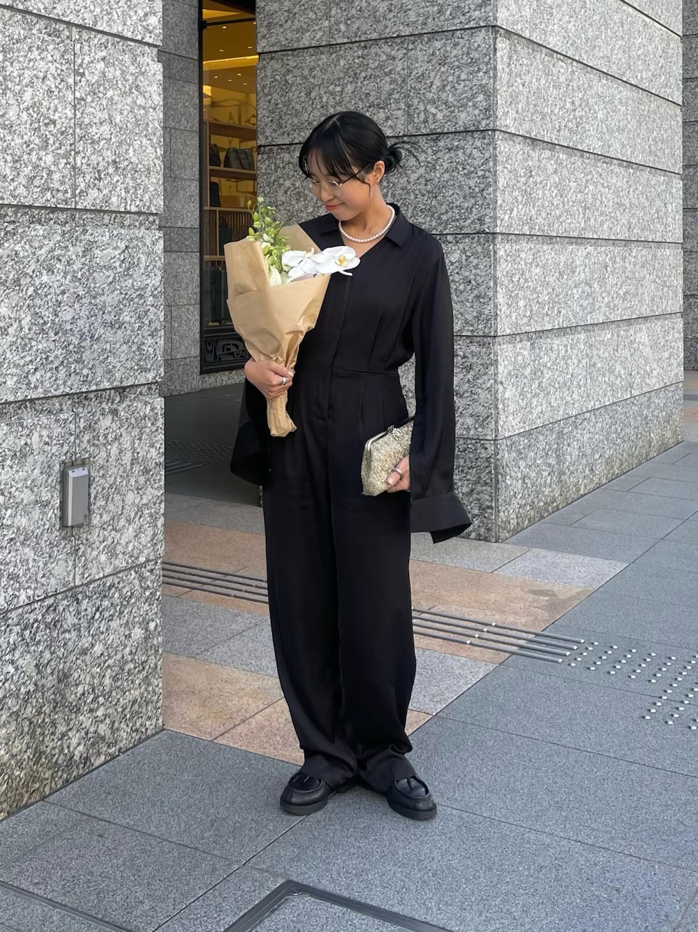 「休日スタイル、結婚式、お呼ばれスタイル、結婚式二次会スタイル、オールインワン、おでかけコーデ、お洒落さんとつながりたい、キレイめ、メガネ女子、クリスマスに着たい服、マイベストコーデ2024」｜「COLONY 2139の袖スリットオールインワン（つなぎ/オールインワン、ブラック系）」を使った、LEIさん（レディース・156cm）の冬コーディネートの1枚目の写真