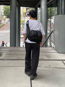 「COLONY 2139（コロニートゥーワンスリーナイン）のロゴ刺繍ラグランTシャツ（Tシャツ/カットソー）」を使った、LEIさん（レディース・156cm）の夏コーディネート