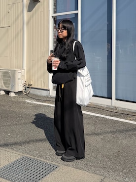 「COLONY 2139（コロニートゥーワンスリーナイン）の【LEI企画】撥水アウトポケットトートバッグ（ショルダーバッグ、ブルー系）」を使った、LEIさん（レディース・156cm）の春コーディネート