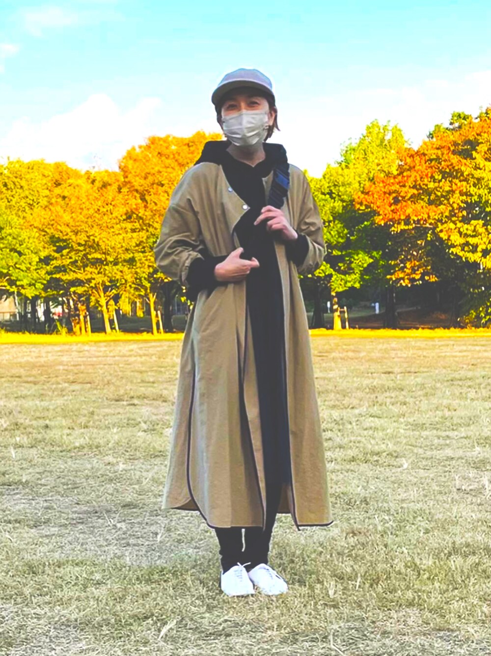 「オトナカジュアル」｜「MARECHAL TERREのアイテム（ノーカラーコート、ベージュ系）」を使った、ちさん（レディース・160cm）の秋コーディネートの1枚目の写真
