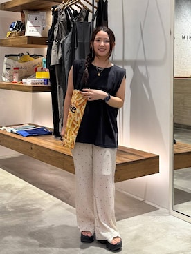 「LEPSIM（レプシィム）のプリーツイージー柄パンツ　1017585（その他パンツ、ベージュ系）」を使った、みおりんご🍎さん（レディース・148cm）の夏コーディネート
