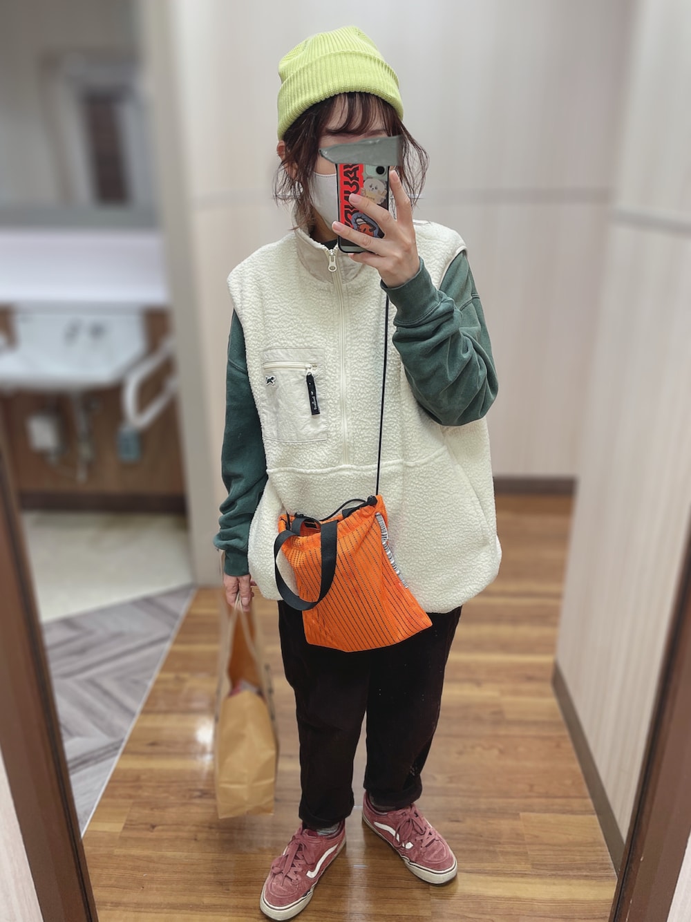 ãã¯ã€ãç³»ã®ãã¹ãããªã¬ã³ãžç³»ã®ã·ã§ã«ããŒããã°ããã©ãŠã³ç³»ã®ãã®ä»ãã³ããççšããã¬ãã£ãŒã¹ã®å¬ã³ãŒãã£ããŒãã®1æç®ã®åç