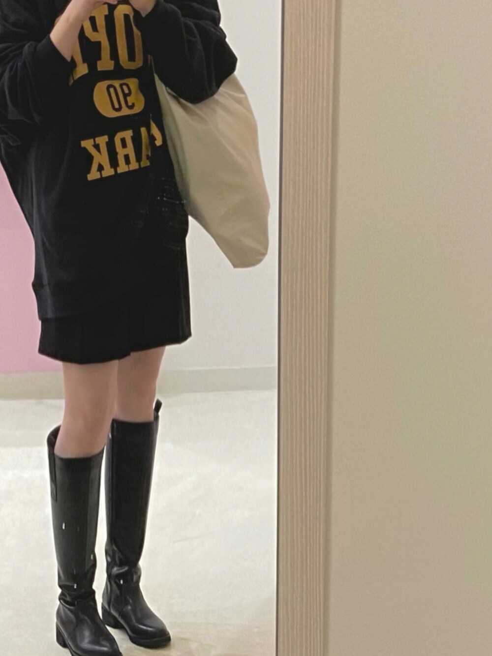 「ロングブーツ、オーバーサイズ、低身長」｜「SHEINのアイテム（ブーツ、ブラック系）」を使った、yukiさん（レディース・153cm）の秋コーディネートの1枚目の写真