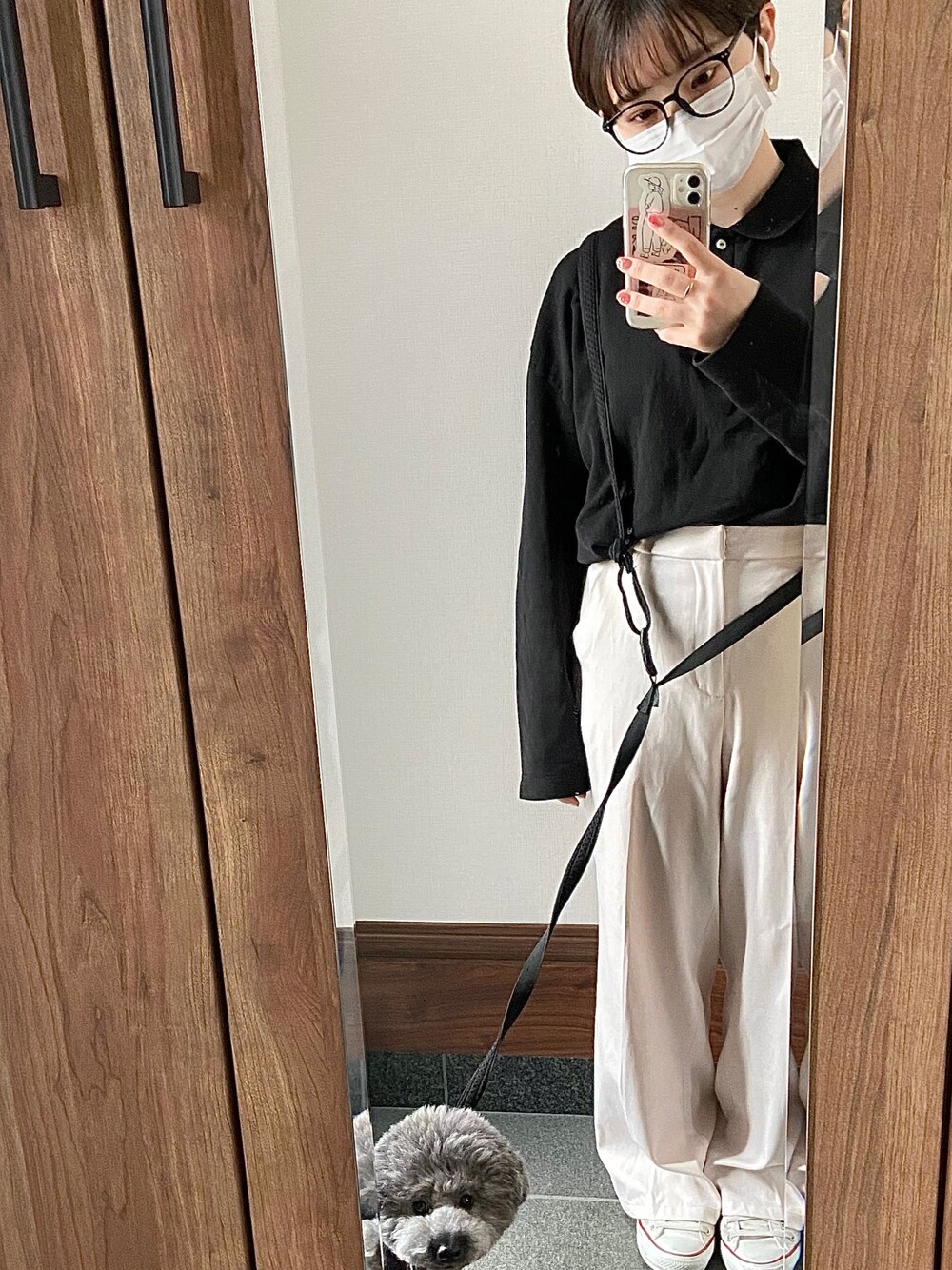 「休日スタイル、おさんぽスタイル、シンプル、スニーカーコーデ、ショートヘア、低身長」｜「GRLのセンタープレスストレートパンツ（その他パンツ、ホワイト系）」を使った、yukiさん（レディース・153cm）の春コーディネートの1枚目の写真