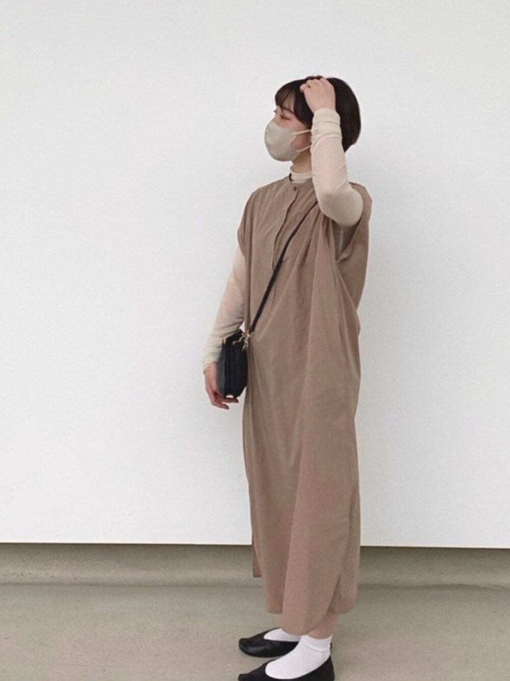 「春コーデ、淡色コーデ、ワンピース、ショートヘア、低身長コーデ」｜「無印良品のアイテム（ワンピース、ブラウン系）」を使った、yukiさん（レディース・153cm）の春コーディネートの1枚目の写真