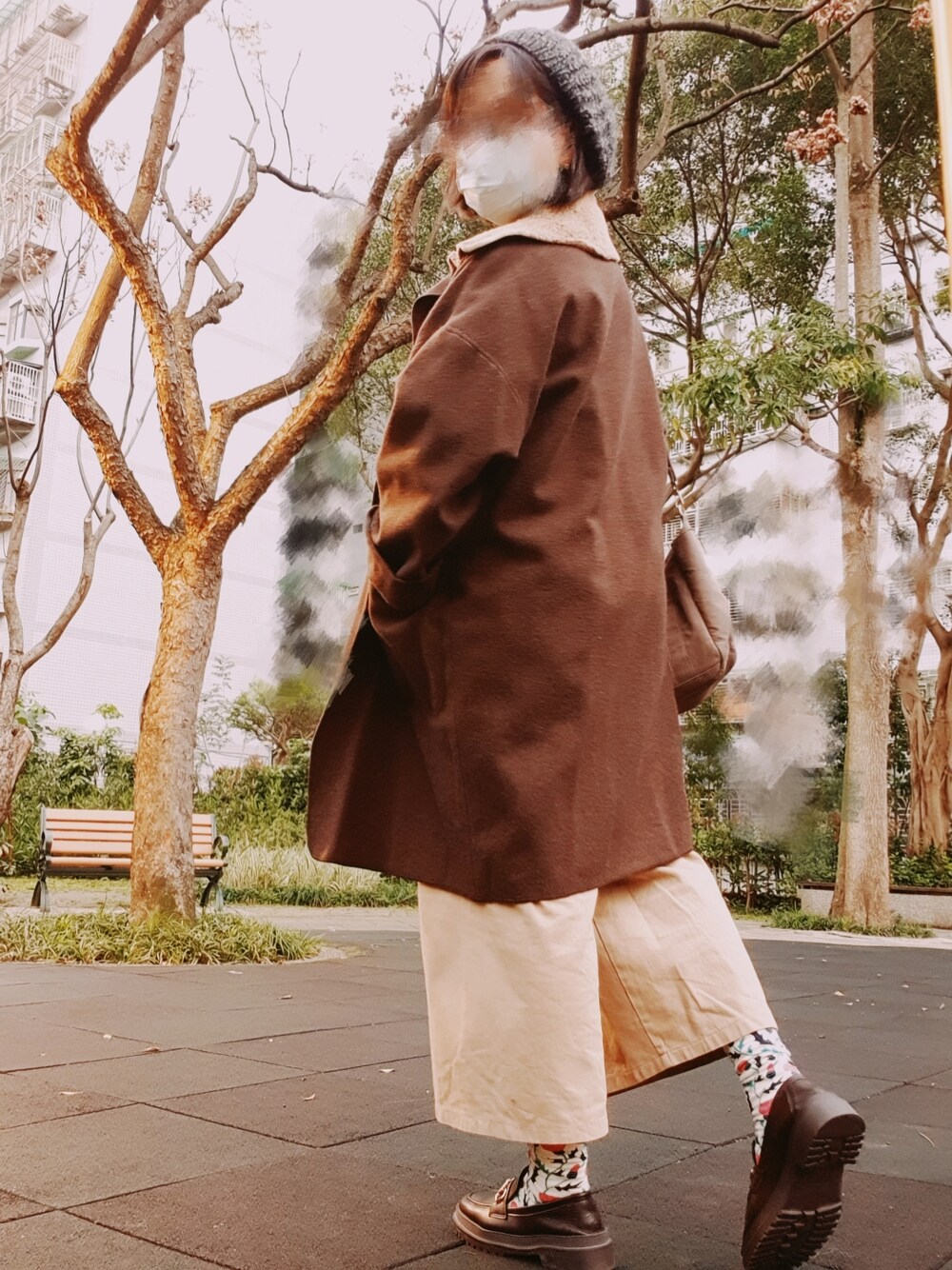 その他のシューズを着用したレディースの冬コーディネートの3枚目の写真