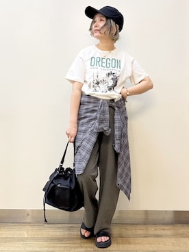 「Right-on（ライトオン）の【HONEYSUCKLE ROSE】アソートグラフィックＴシャツ (半袖カットソー / プリントロゴ / クルーネック / ラウンドヘム / ゆったり / 体型カバー)（Tシャツ/カットソー、ホワイト系）」を使った、まーちゃん（m@）さん（レディース・155cm）の春コーディネート