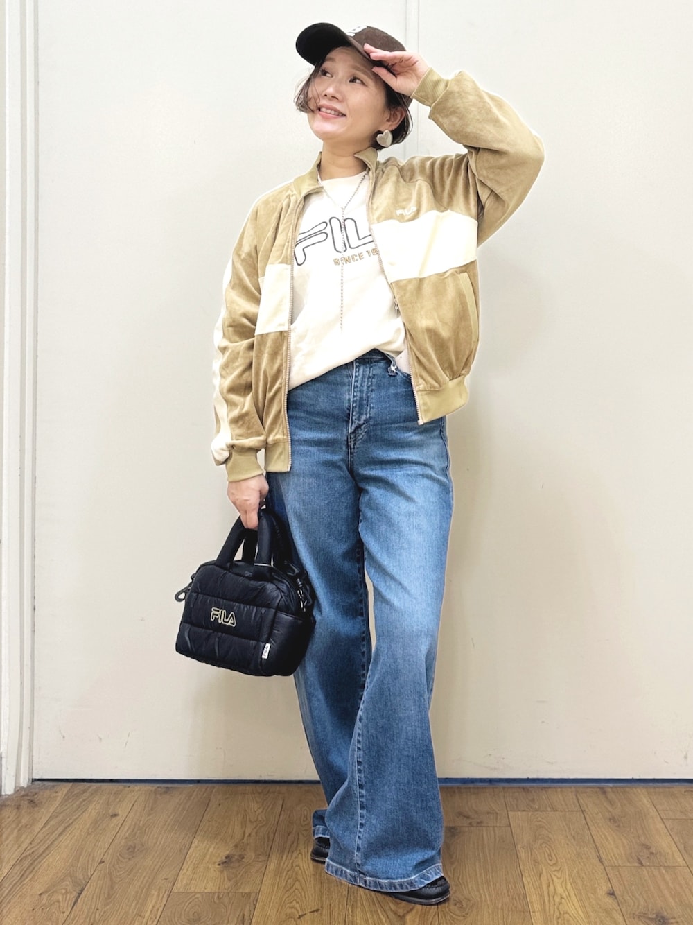 【レア】FILA ベロアジャケットM ビヨンボルグ復刻あいみょん着用色ネイビー レア】FILA ベロアジャケットM ビヨンボルグ復刻あいみょん着用色