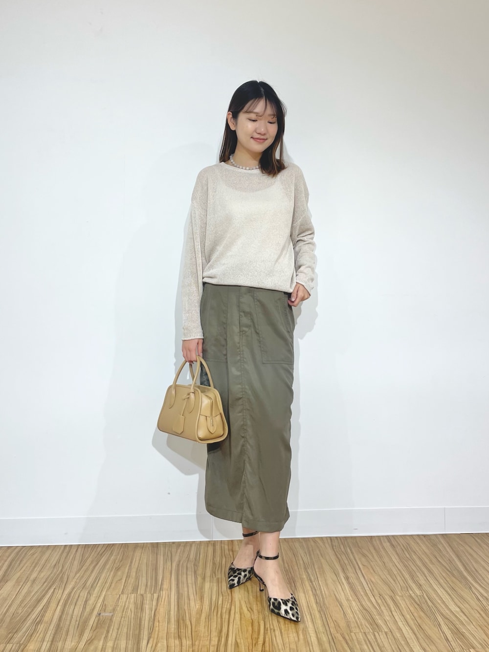「タイトスカート、タイトスカートコーデ、メッシュ、メッシュニット、メッシュトップス、夏、夏コーデ、春、春コーデ、春夏コーデ、カジュアルコーデ、カジュアル」｜「Whim Gazetteのリネンメッシュプルオーバー（シャツ/ブラウス、ベージュ系）」を使った、wgmasagoさん（レディース・166cm）の春コーディネートの1枚目の写真
