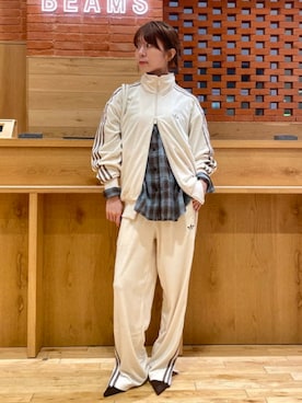 「adidas（アディダス）のadidas / ファイヤーバード ベロア トラックトップ（スウェット、ホワイト系）」を使った、BEAMSさん（メンズ・172cm）の秋コーディネート