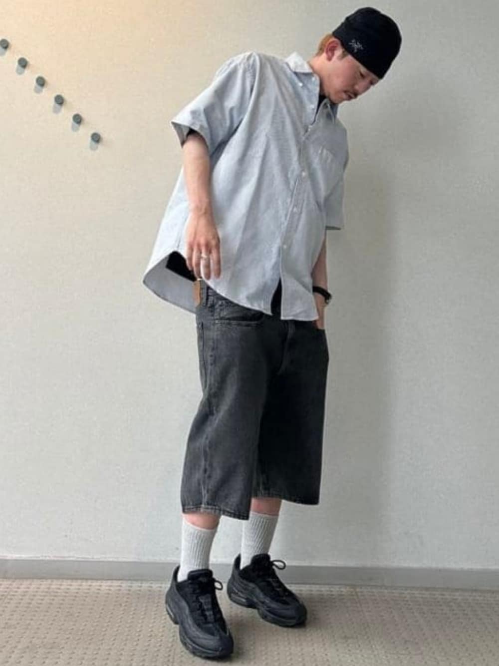 ブラック系のその他パンツ、その他のシャツ/ブラウスを着用したメンズの夏コーディネートの1枚目の写真