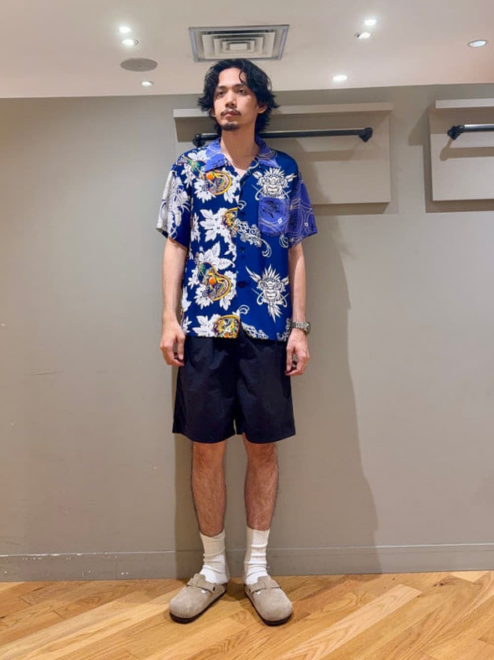 THE NORTH FACEのパンツを使った「アロハシャツ」の人気ファッション