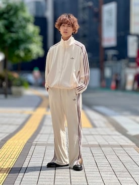「adidas（アディダス）のadidas / ファイヤーバード ベロア トラックトップ（スウェット、ホワイト系）」を使った、BEAMSさん（メンズ・172cm）の秋コーディネート