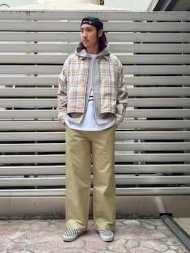 「BEAMS（ビームス）の【別注】Dickies / ワイド チノ パンツ（その他パンツ、ベージュ系）」を使った、BEAMSさん（メンズ・170cm）の春コーディネート