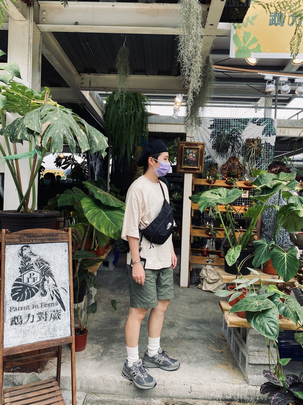 「summer、Taiwan、plants、New Balance、THE NORTH FACE、KANGOL、MUJI」｜「NEW BALANCEのML2002R（スニーカー、ホワイト系）」を使った、vantomさん（レディース・158cm）の秋コーディネートの1枚目の写真