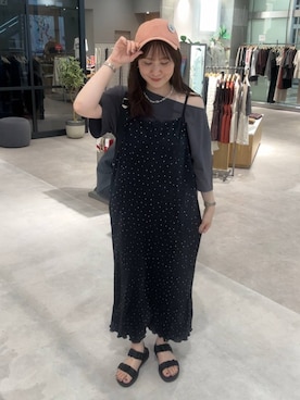 「LEPSIM（レプシィム）の《レプクル》オフショルワイドT　242876（Tシャツ/カットソー、グレー系）」を使った、マツコさん（レディース）の夏コーディネート