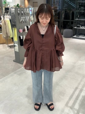 「LEPSIM（レプシィム）のギャザークッションサンダル　638838（サンダル、ブラック系）」を使った、マツコさん（レディース）の春コーディネート