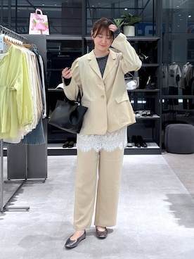 「LEPSIM（レプシィム）の《オフィスライン》レースレイヤードパンツ　637923（その他パンツ、ベージュ系）」を使った、マツコさん（レディース）の春コーディネート