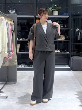 「LEPSIM（レプシィム）の《リネンライクドライシリーズ》ギャザーワイドパンツ　638911（その他パンツ、グレー系）」を使った、マツコさん（レディース）の春コーディネート