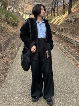 「LAPIIS（ラピス）のアイテム（スラックス）」を使った、れんさん（メンズ・173cm）の春コーディネート