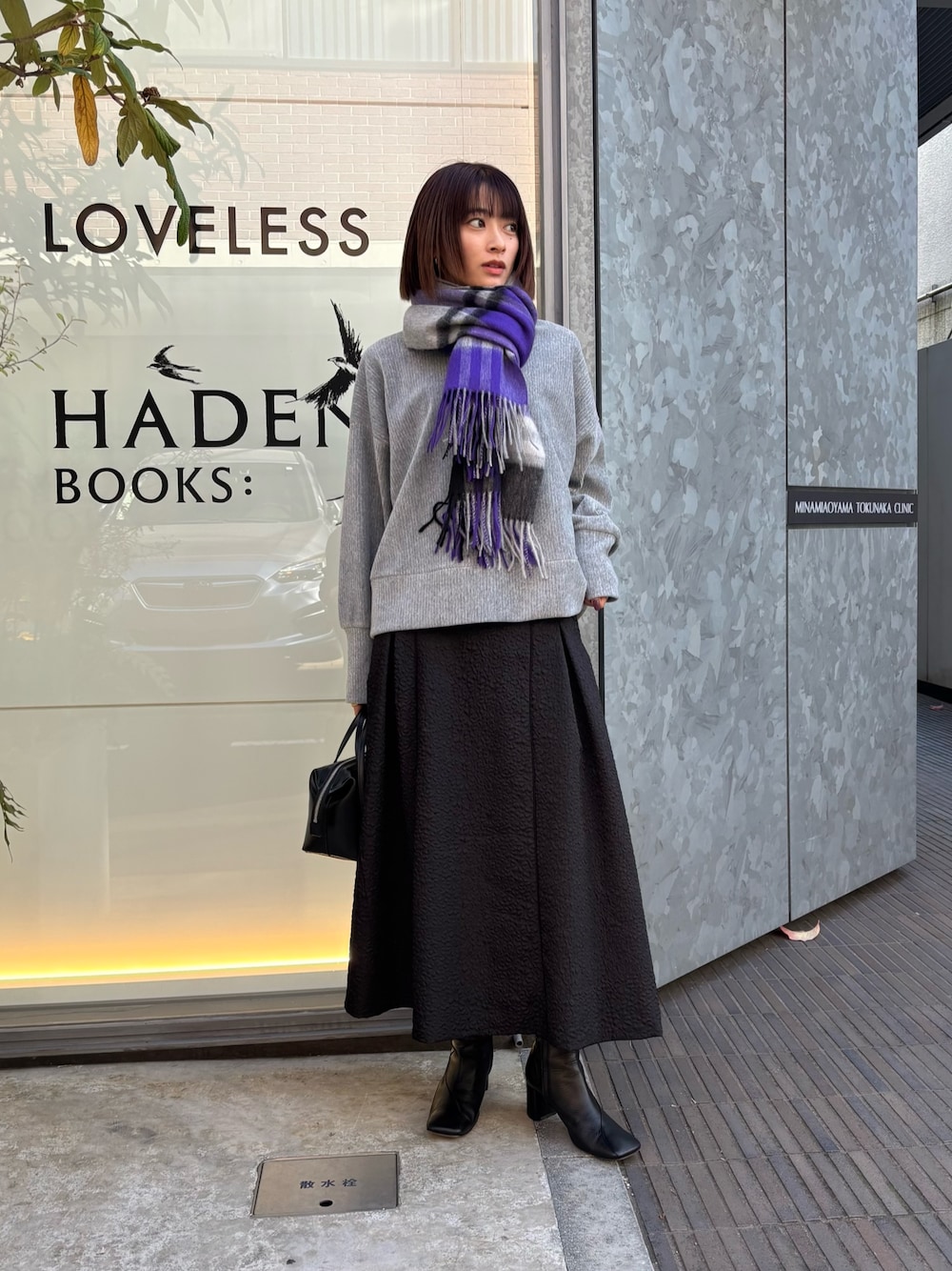 「冬コーデ、おでかけコーデ、シンプルコーデ、大人女子、冬のコーデ、オトナ女子、骨格ストレート、デートコーデ、マフラー、マイベストコーデ2024」｜「LOVELESSのジャカードフレアスカート（スカート、ブラック系）」を使った、嶋田美佑さん（骨格ストレート・レディース・162cm）の冬コーディネートの1枚目の写真