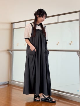 「NICOLE white（ニコルホワイト）のジャンパースカート（サロペット/オーバーオール、グレー系）」を使った、NICOLE whiteさん（レディース・152cm）の夏コーディネート