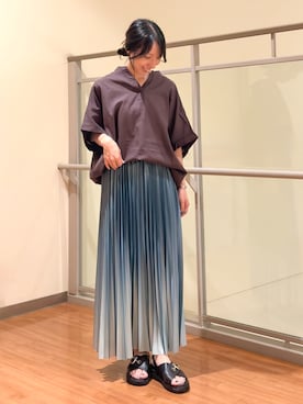 「NICOLE white（ニコルホワイト）の【機能素材　UVケア/吸水速乾/抗菌防臭効果/洗濯機OK】　やわらかリネン混スタンドシャツ（シャツ/ブラウス、ブラウン系）」を使った、NICOLE whiteさん（レディース・152cm）の夏コーディネート