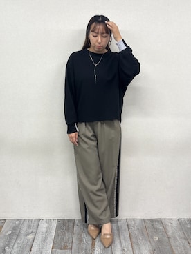「NICOLE white（ニコルホワイト）の【セットアップ対応】サイドラインバイカラーパンツ（その他パンツ、ブラウン系）」を使った、NICOLE whiteさん（レディース・167cm）の秋コーディネート