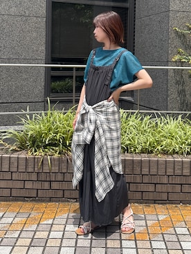 「NICOLE white（ニコルホワイト）のジャンパースカート（サロペット/オーバーオール、グレー系）」を使った、NICOLE whiteさん（レディース・152cm）の夏コーディネート
