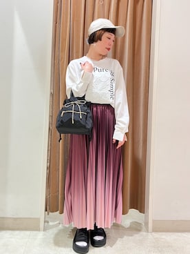 「NICOLE white（ニコルホワイト）の着心地抜群！大人グラデーションプリーツスカート（スカート、レッド系）」を使った、NICOLE whiteさん（レディース・167cm）の秋コーディネート