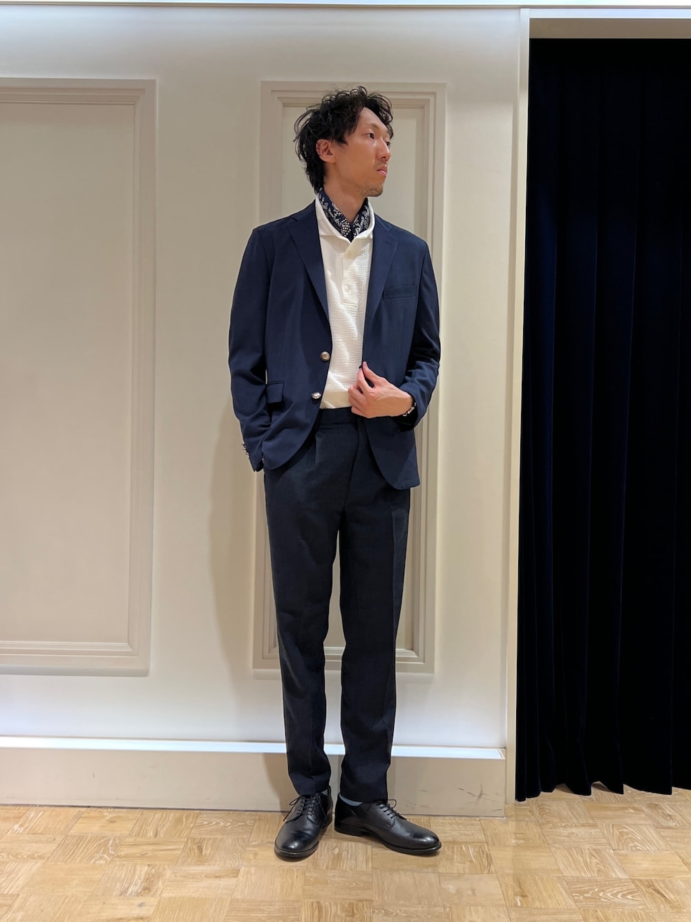 「NOLLEY'S、ノーリーズ、夏コーデ、ビジネスカジュアル、オフィスカジュアル、メンズコーデ、ポロシャツ、おしゃれさんと繋がりたい、いいね、save、フォローお願いします🤑、今日のコーデ」｜「NOLLEY’Sの《ビジカジ対応》サッカーワンピースカラーポロシャツ（ポロシャツ、ホワイト系）」を使った、ooiさん（メンズ・179cm）の夏コーディネートの1枚目の写真
